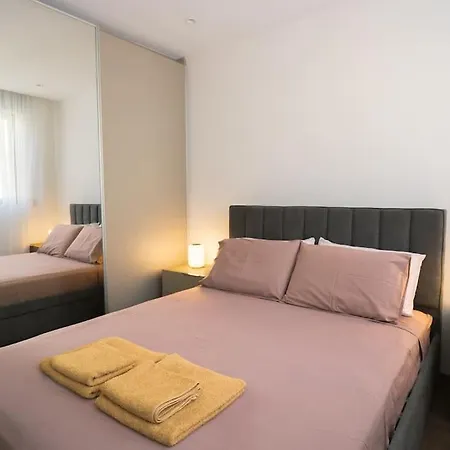 Mackenzie Story 2 Bdr Luxe Flat Apartment